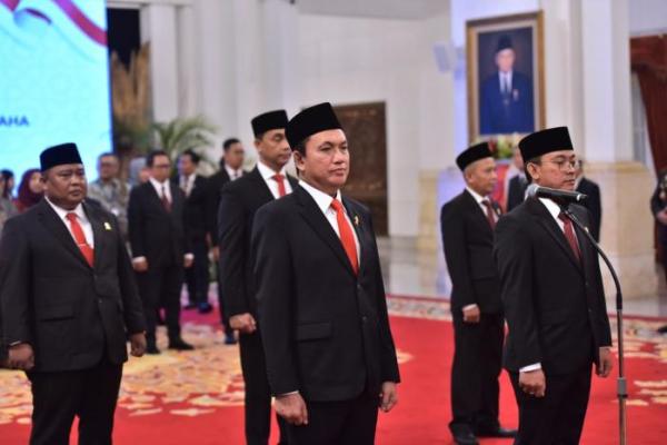 Presiden Jokowi Lantik Sembilan Anggota KPPU di Istana Negara