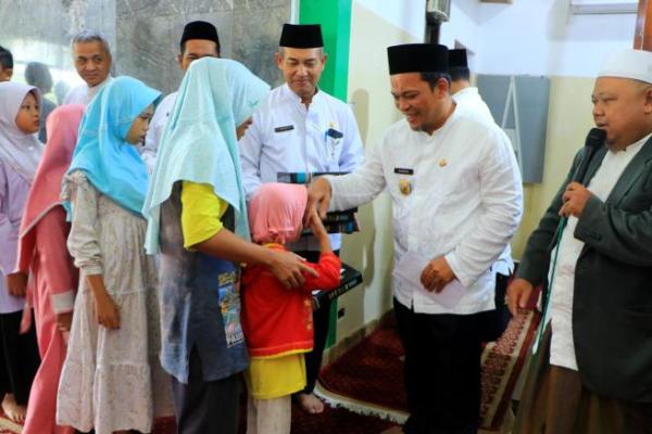 Pj Wali Kota Tangerang Santunan ke Ratusan Anak Yatim