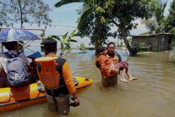 BNPB Sebut Enam Tanggul Sungai Jebol Perparah Banjir di Demak
