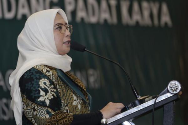 Nihayatul Wafiroh Heran Pemkab Manggarai Pecat 249 Nakes, Begini Katanya