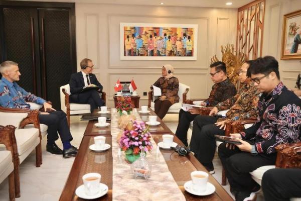 Menaker Ida dan Dubes Swiss Olivier Zehnder Bahas Sejumlah Kerja Sama bidang Ketenagakerjaan