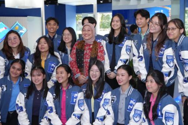 Ida Fauziyah: Program Pemagangan Harus Digalakkan di Industri-industri