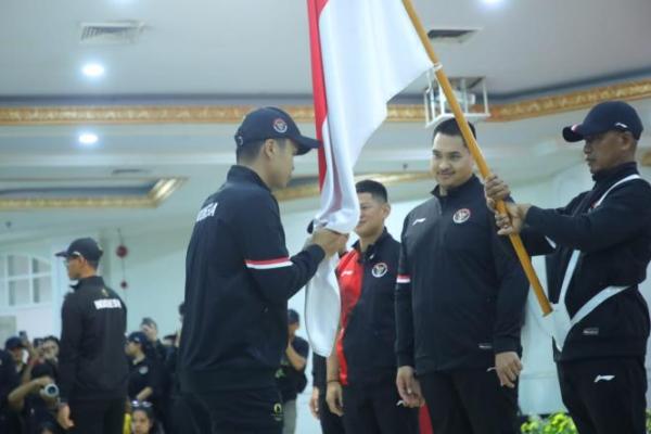 Menpora Dito Kukuhkan Kontingen Indonesia Berlaga di Olimpiade Paris 2024