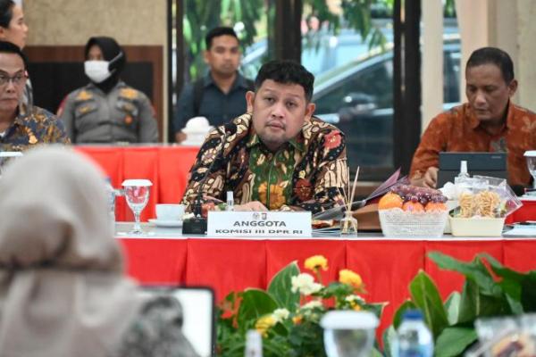 Gus Abduh Minta Kejagung Tak Tebang Pilih Penanganan Kasus Impor Gula