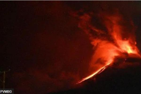 Tim SAR Terus Lakukan Evakuasi Warga Terdampak Erupsi Gunung Lewotobi