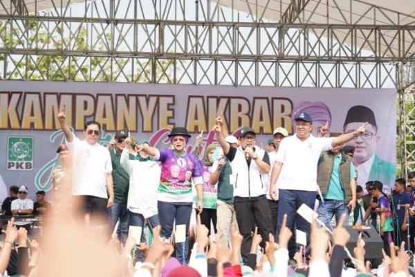 Kampanye Akbar di Gresik, Gus Imin Ajak Menangkan Pasangan LUMAN