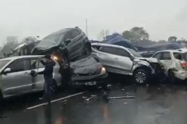 Kemenhub Terjunkan Tim Investigasi Kecelakaan di KM92 Tol Cipularang