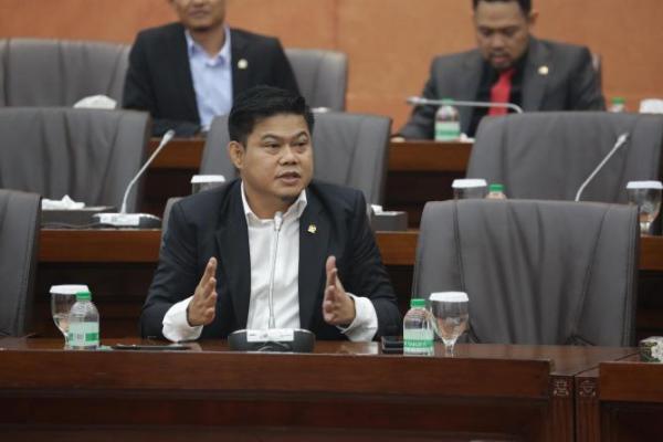 Komdigi Gagas Aturan Medsos untuk Anak, Komisi I: Harus Diikuti Sanksi Jelas