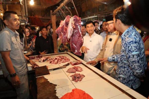 Wagub Banten Dimyati Tinjau Bahan Pokok Makanan di Pasar Rau Serang