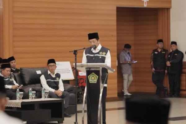 Menag Nasaruddin Umar Lepas Keberangkatan Kloter Pertama Haji 2025