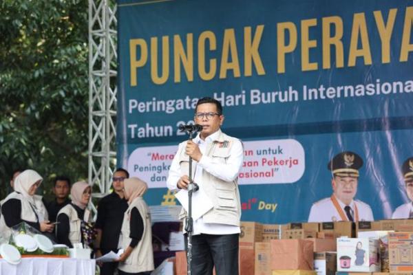 Gubernur Banten Andra Soni Sebut Buruh Tulang Punggung Perekonomian