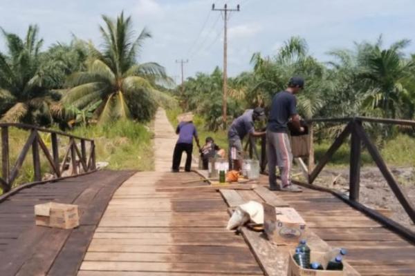 Tunaikan Janji, Abdul Wahid Rampungkan Pembangunan Jembatan Parit Gading Inhil