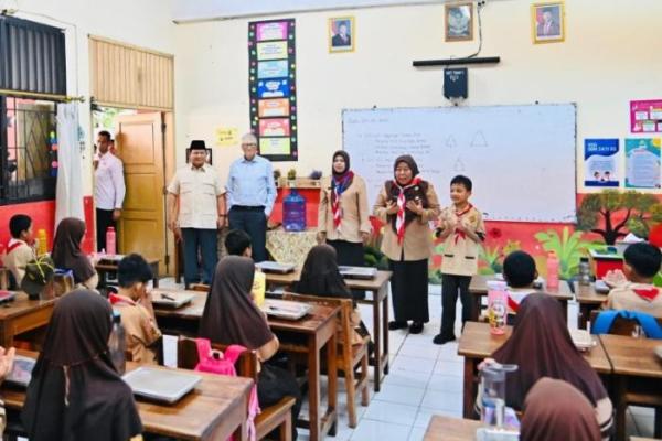 Tinjau Langsung Program MBG Bareng Prabowo, Bill Gates Apresiasi Komitmen Indonesia