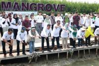 Bersama Forhati dan Kahmi, Bupati Maesyal Tanam Mangrove di Mauk Tangerang