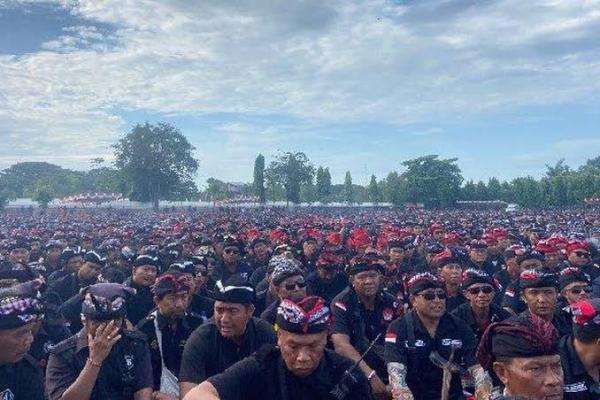 Puluhan Ribu Pecalang Se-Bali Serukan Tolak Premanisme Berkedok Ormas