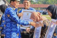 15 Kepala Sekolah Dapat Penghargaan dari Bupati Tangerang Maesyal