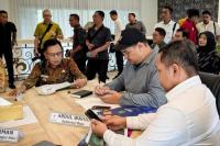 Sampaikan Usulan ke Menpora, Bupati Asmar Ingin Stadion Mahmud Jalal Diperbaiki