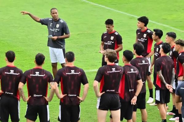 Patrick Kluivert Tegaskan Timnas Indonesia Target Tiga Poin Lawan China dan Jepang