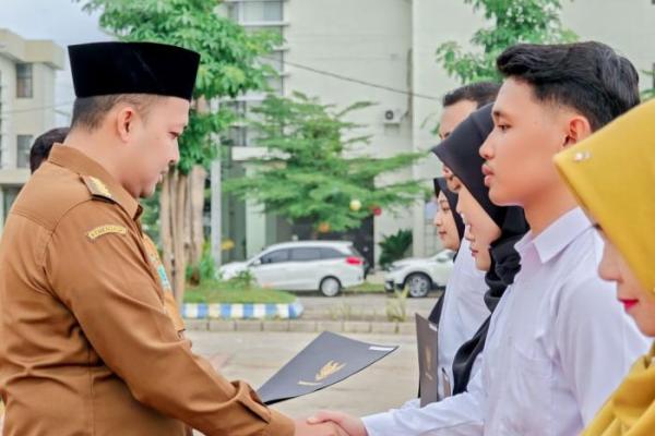 Bupati Pasuruan Serahkan SK CPNS dan SK Purna Tugas ASN