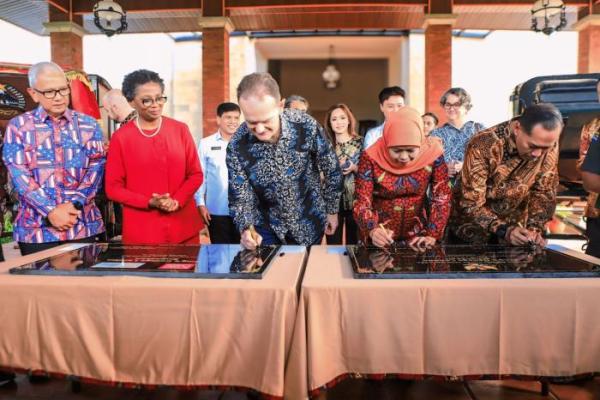 King`s College London Resmi Hadir di KEK Singhasari Malang