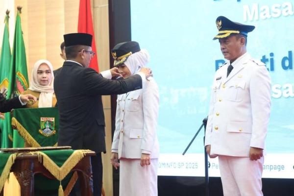 Gubernur Banten Andra Soni Lantik Bupati dan Wakil Bupati Serang