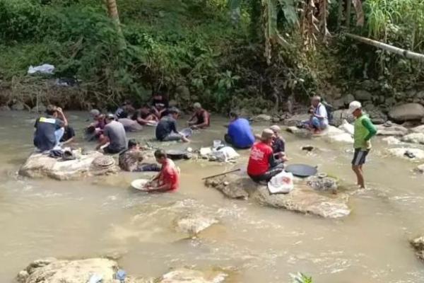 Ramai Pencari Emas, Sungai Keboireng Dipasangi Papan Larangan