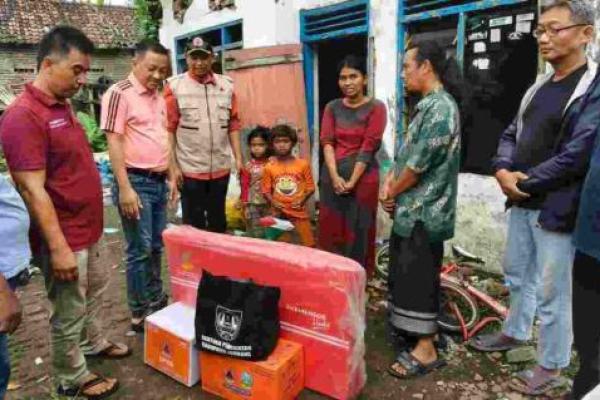 Bupati Jombang Salurkan Bantuan untuk Korban Angin Kencang