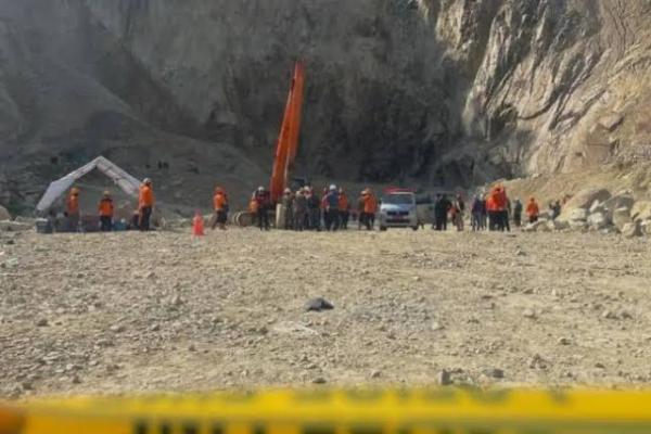 Pemkab Cirebon Resmi Tutup Lokasi Tambang Gunung Kuda untuk Umum
