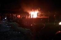 Aksi Protes Warga Lombok Timur Bakar Alat Berat Tambang