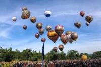 19 Tim Luar Kota Meriahkan Festival Balon Udara Perdana di Tulungagung