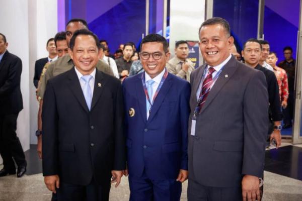 Hadiri Penutupan ICI 2025, Gubernur Andra Soni Siap Kolaborasi Pembangunan Infrastruktur