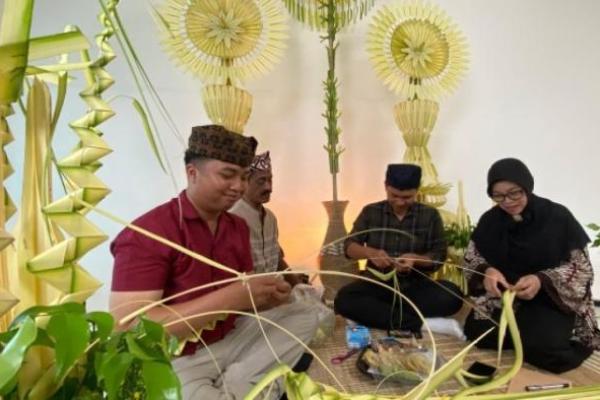 Disbudpar Banyuwangi Gelar Workshop Dekorasi Mayang Sari, Upaya Lestarikan Seni Tradisional