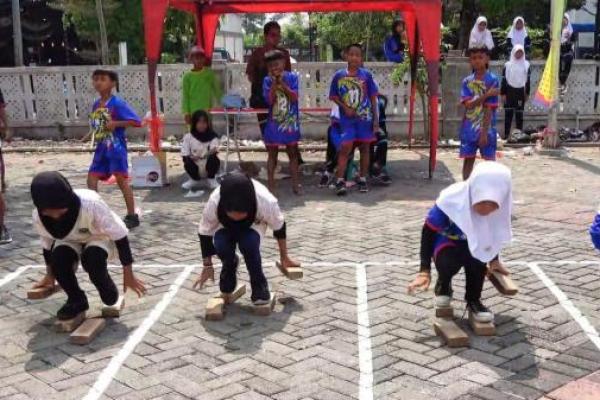 Ratusan Pelajar Lamongan Meriahkan Festival Olahraga Tradisional