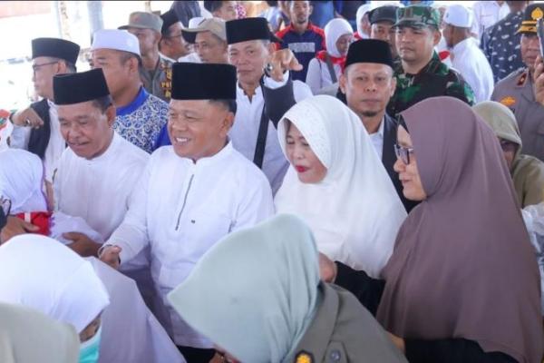 Bupati Asmar Sambut Kepulangan Jemaah Haji Kepulauan Meranti di Selatpanjang