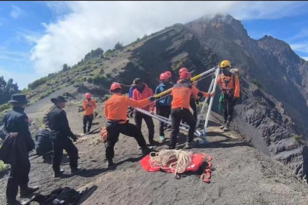 Pendaki Asal Brasil Jatuh Ke Jurang Rinjani, Tiga Helikopter Evakuasi Mulai Diterjunkan