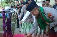 Polres Bangkalan Bor Sumur di Desa Rawan Kekeringan