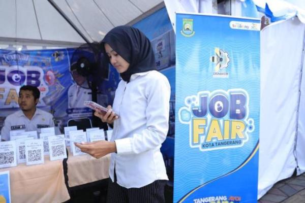 17.412 Pencaker Ramaikan Job Fair di Festival Al-A`zhom Kota Tangerang