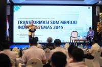 Membangun Hubungan Industrial Harmonis, Menaker Yassierli Tekankan Pentingnya Kearifan Lokal