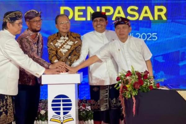 Gubernur Koster Ajak Universitas Terbuka Dukung Program 1 Keluarga 1 Sarjana