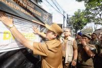 Pemkot Bandung Segel Bangunan Langgar Aturan Izin PBG