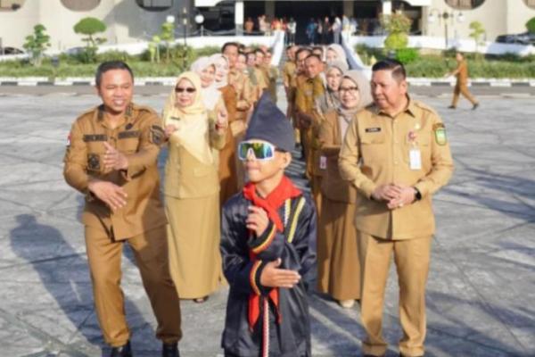 Gubri Abdul Wahid Beri Gelar Rayyan Arkan Dikha sebagai Duta Pariwisata Riau
