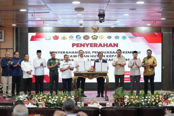 Gubri Abdul Wahid Saksikan Penyerahan Penguasaan Lahan TNTN ke Negara