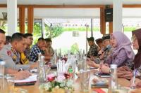 Lumpuh Total, Bupati Banyuwangi Minta Bantuan Kemenhub Atasi Kemacetan Panjang Di Ketapang
