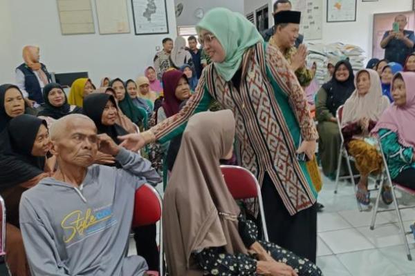Pastikan Tepat Sasaran, Hindun Anisah Pantau Penyaluran Bantuan Pangan