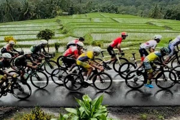Pembalap Internasional Tour de Ijen Takjub Dengan Keindahan Alam Banyuwangi