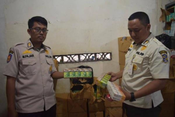 Satpol PP Surabaya dan Bea Cukai Sidoarjo Sita 500 Ribu Rokok Ilegal