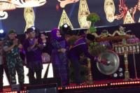 Hari Jadi Kediri ke-1.146, Gus Qowim Resmikan Mahakarya & Pekan Belanja