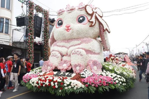 Apresiasi Festival Bunga di Tomohon, Menpar: Ajang Kreativitas dan Kebersamaan