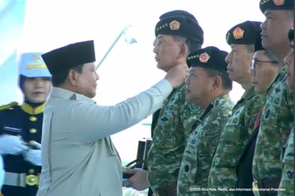 Presiden Prabowo Berikan Pangkat pada 14 Purnawirawan