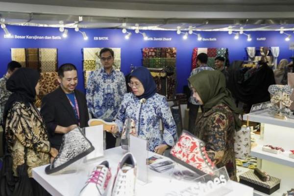 Pemerintah Dorong Transformasi Industri Batik